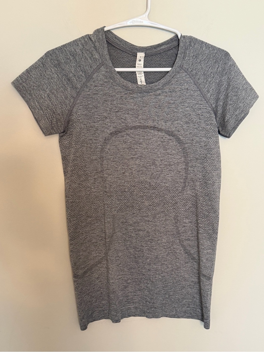 Lululemon Swiftly Tech 2.0 Short Sleeve Hip Length Gray size 6